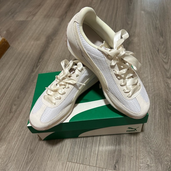 Puma White Sneakers Classic Athletic Design - Picture 1 of 3